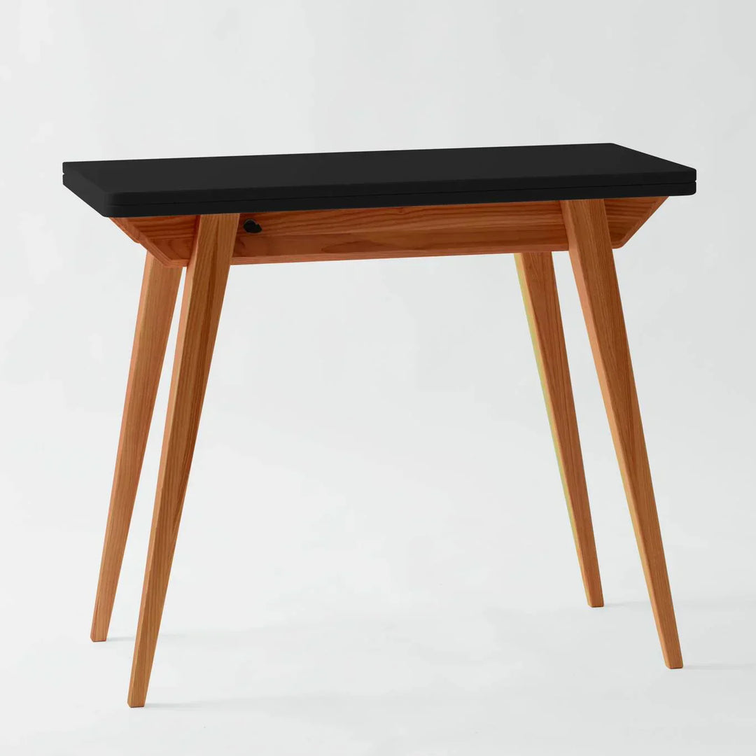 Sort spisebord der samler rummet uden at dominere