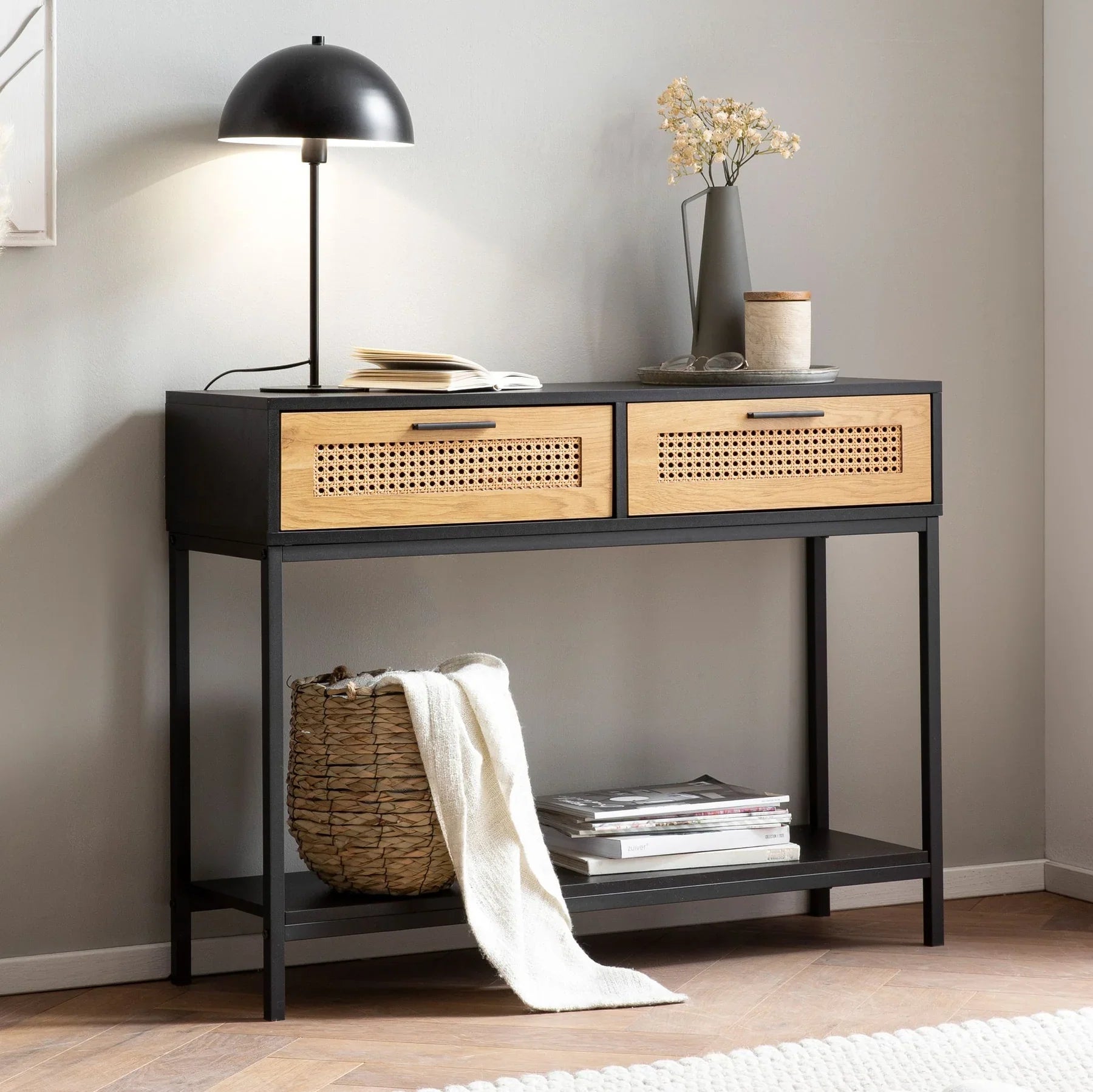 Indret med Japandi-stil: Sådan skaber du ro med minimalistiske møbler