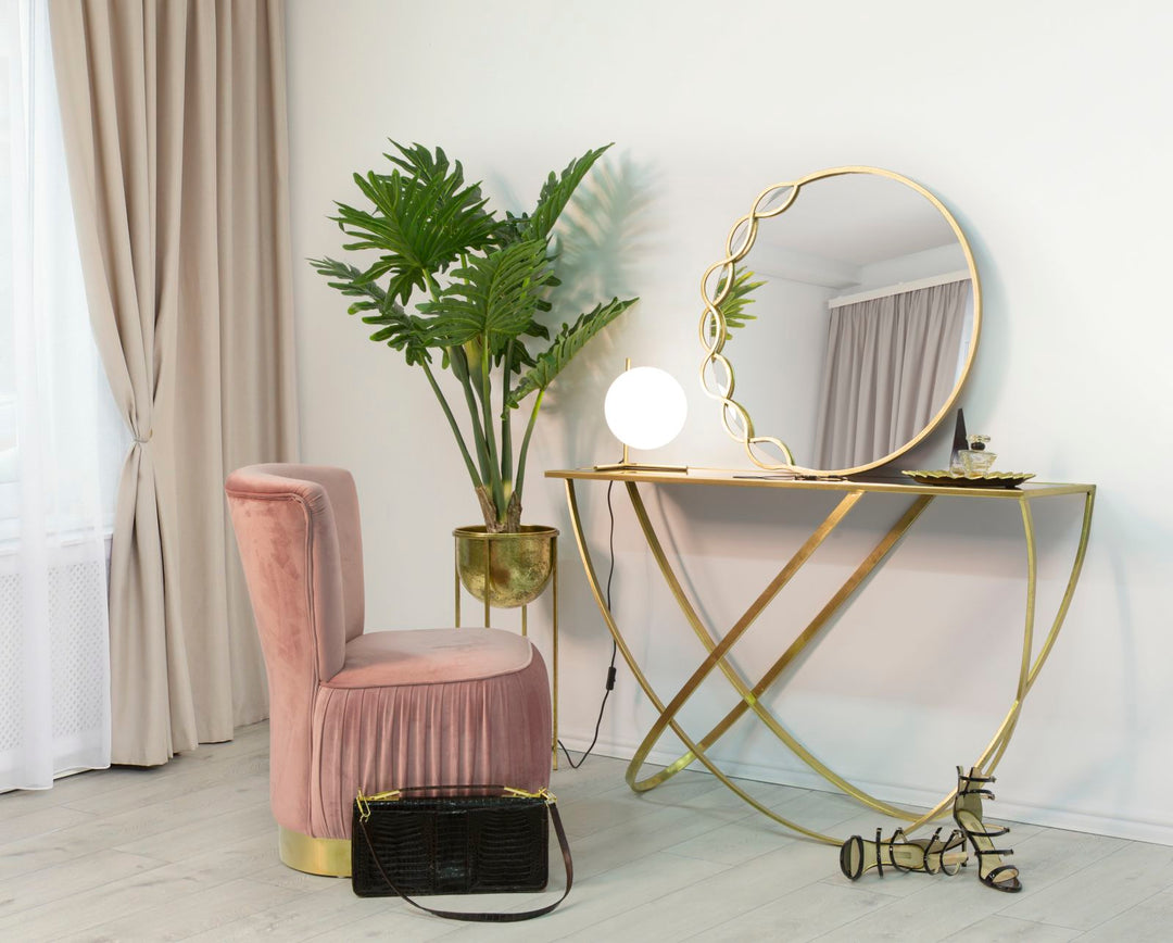 Glam lampe i guldfarve, jern ang glas – 25x25x27 cm