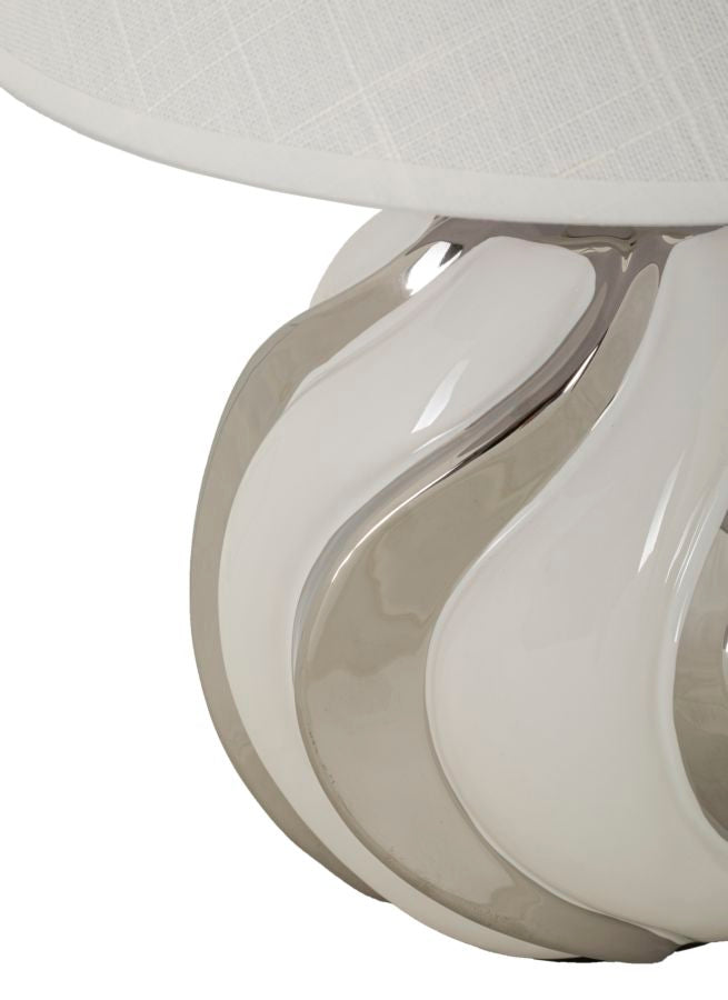 Glam bordlampe i keramik, jern og stof – 30x42 cm