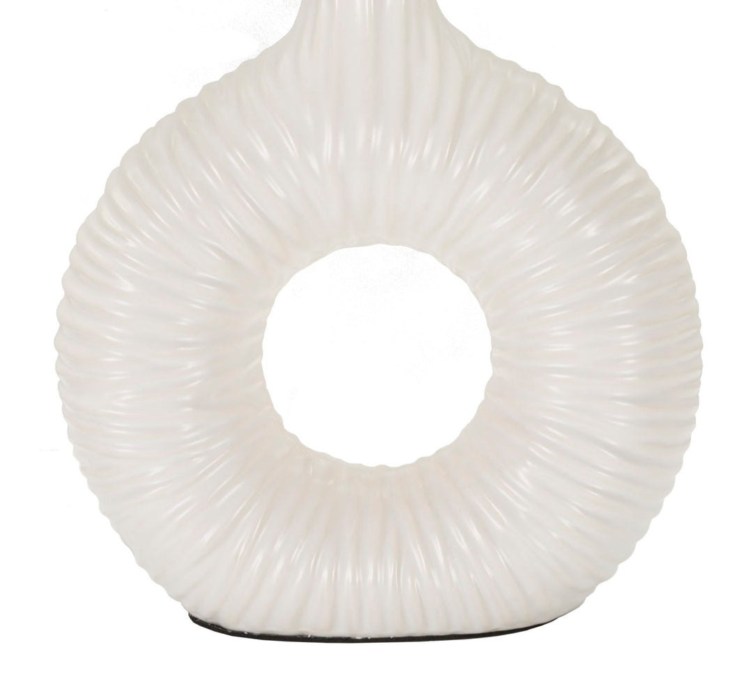 Bordlampe i hvid, keramik, jern og stof – 28x5x15 cm