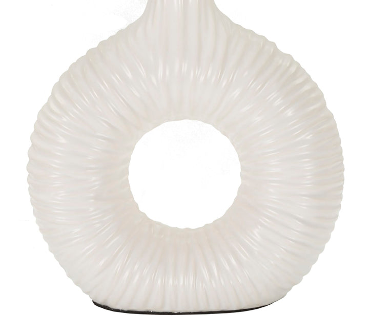 Bordlampe i hvid, keramik, jern og stof – 28x5x15 cm