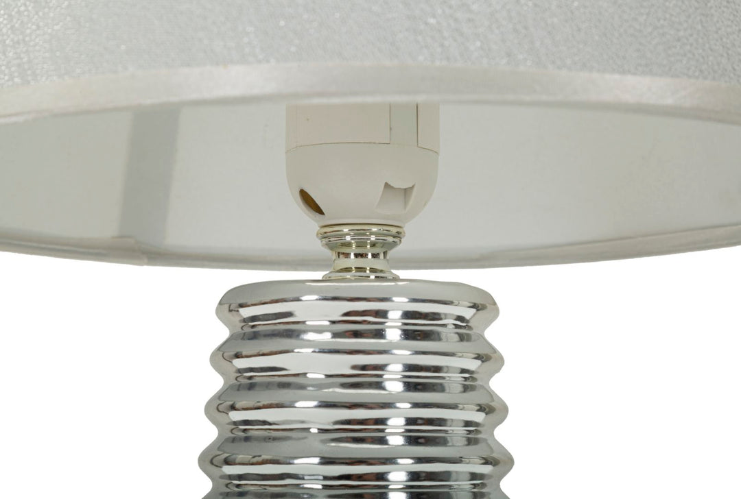 Glam bordlampe i keramik, jern og stof – 25x41 cm