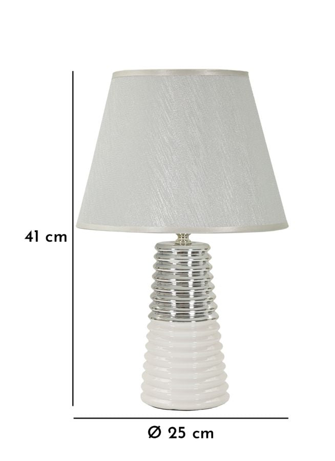 Glam bordlampe i keramik, jern og stof – 25x41 cm