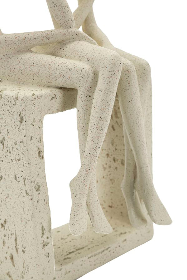 Pyntefigur i creme af polyresin – 11x5x9 cm