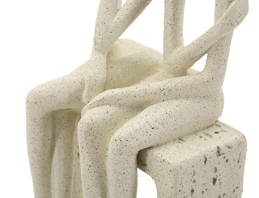 Pyntefigur i creme af polyresin – 11x5x9 cm