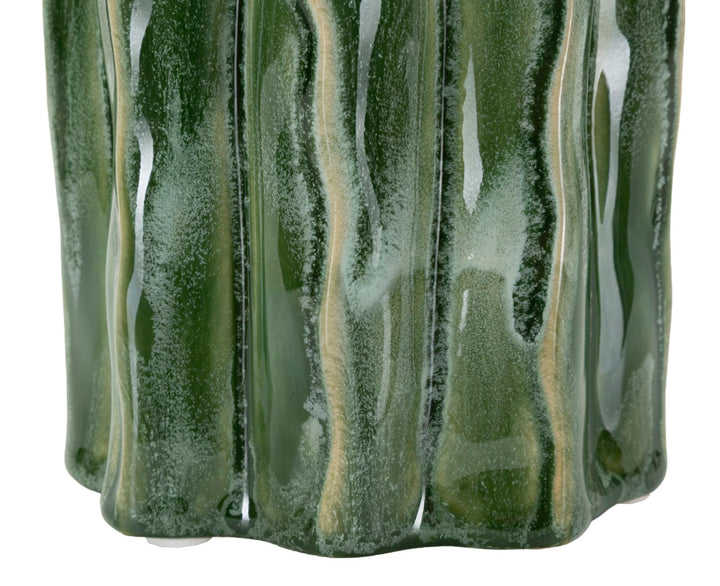 Smuk keramisk vase i grøn farve – 12x31x5 cm