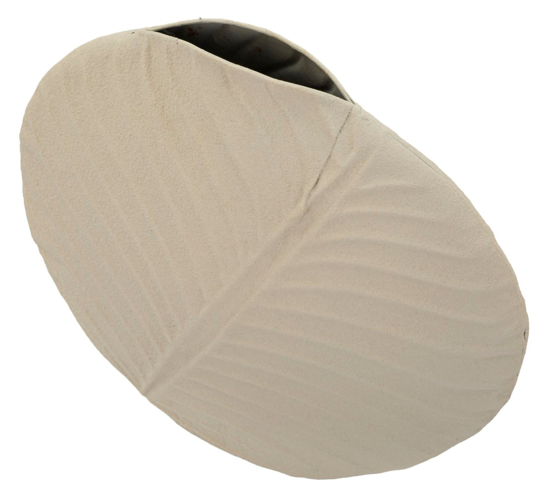 Moderne vase i creme, jern – 32x5x13 cm