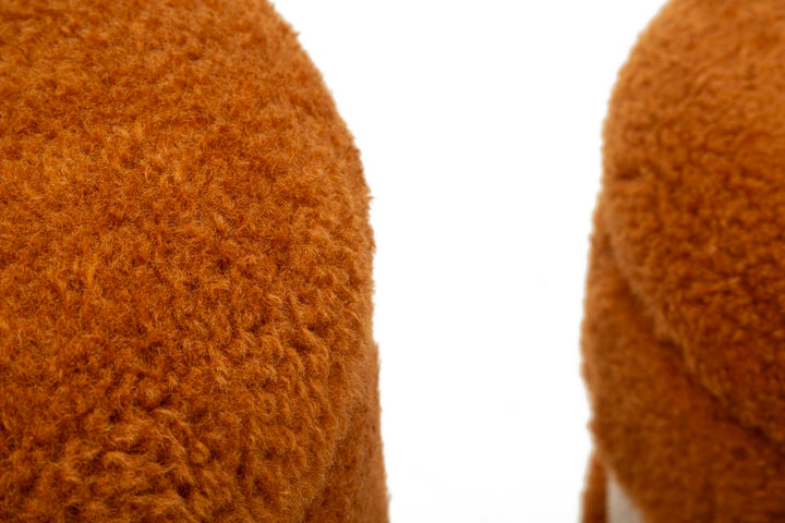 Taburetter i rød, mdf og polyester – 40x47 og 32x38 cm