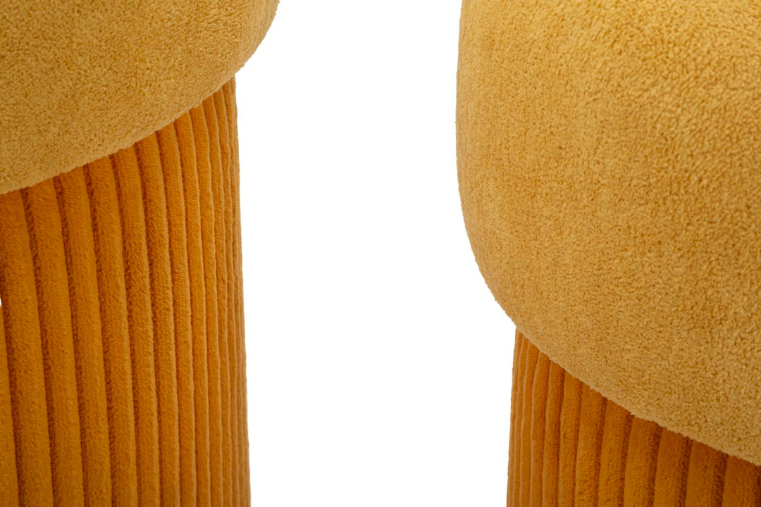 Taburetter i orange, mdf og polyester – 42x44 og 35x37 cm