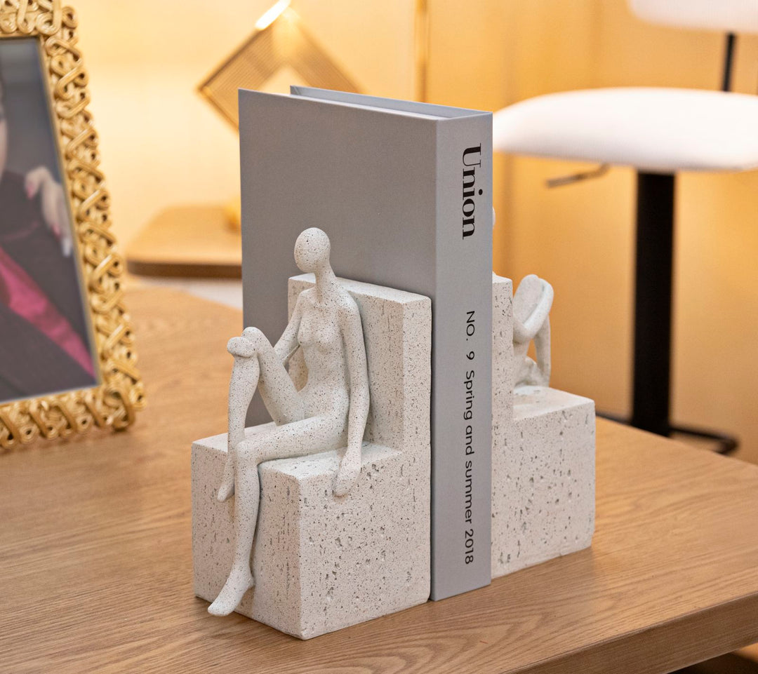 Pyntefigur  i creme af polyresin – 24x10x20 cm