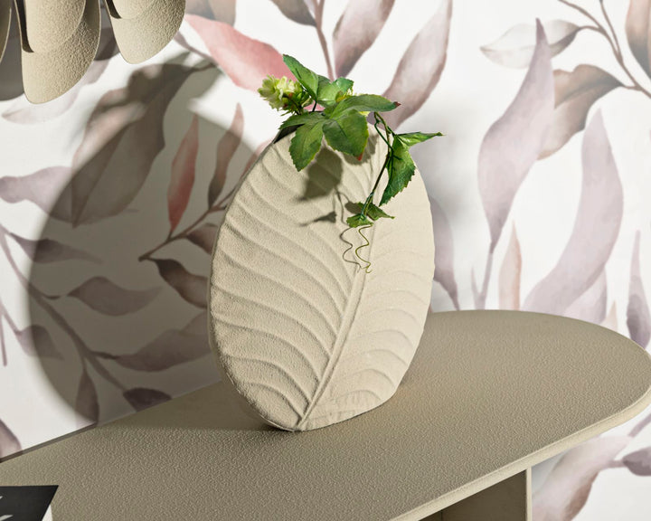 Moderne vase i creme, jern – 32x5x13 cm