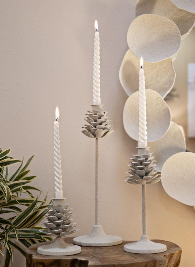 Lysestage i creme, metal – 11x5x33 cm