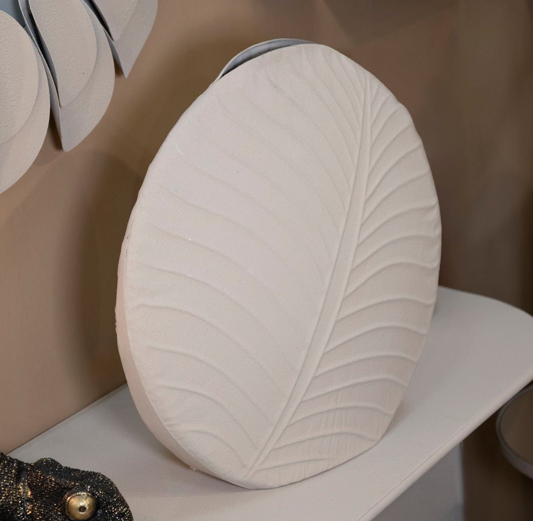 Moderne vase i creme, jern – 41x5x14 cm