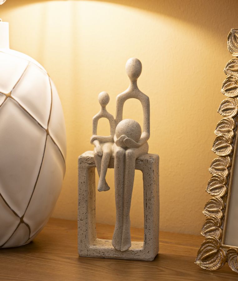 Pyntefigur i creme af polyresin – 10x7x5 cm