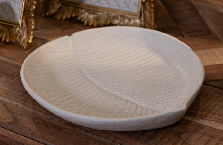 Bakke i creme af polyresin – 33x29x4 cm