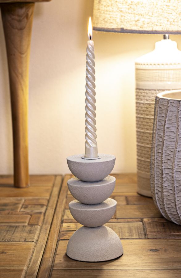 Lysestage i jern, cremefarvet