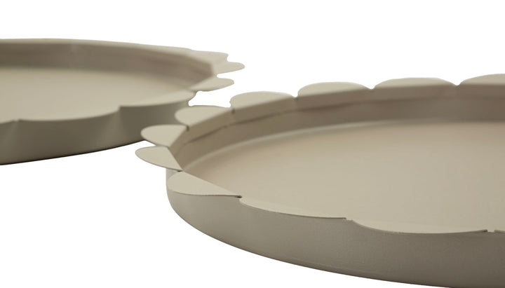 SATURN TRAY – Sæt med 2 runde bakker i dove grey (Ø33 cm / Ø27,5 cm)