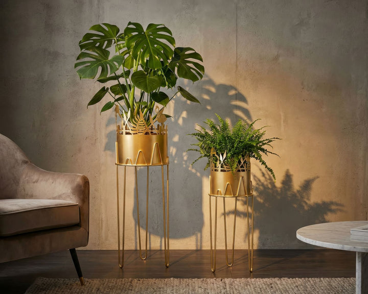 FLAMINGO VASE HOLDER – Sæt med 2 planteholdere i guld (Ø27 x 79 cm / Ø22,8 x 62 cm)