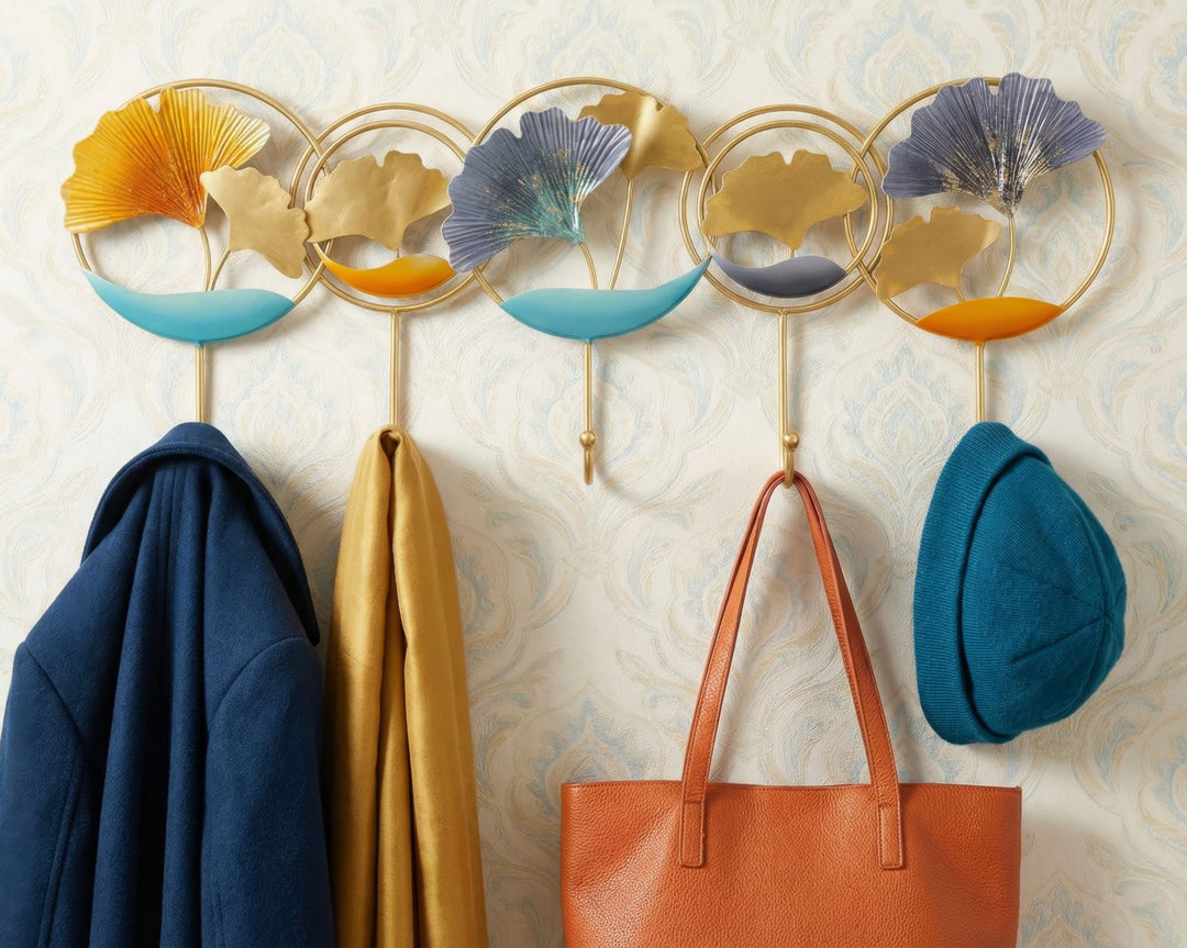 POLLY WALL HANGER – Vægophæng med farvede detaljer (60,2 x 5 x 28,5 cm)