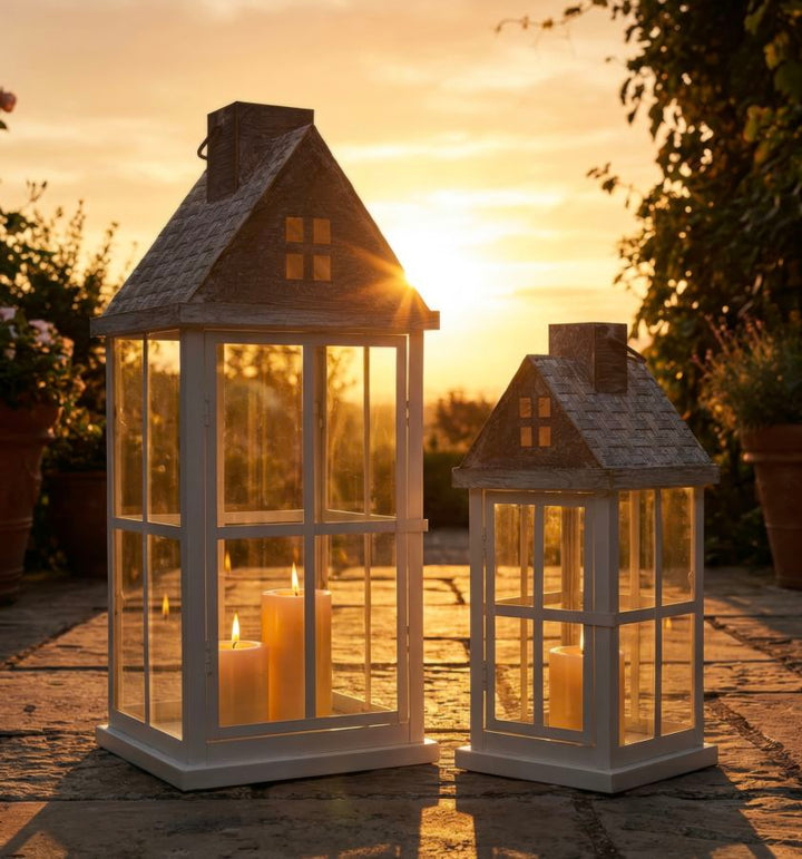 HOME LANTERN – Sæt med 2 lanterner i træ og metal (24,5 x 24,5 x 55 cm / 17 x 17 x 37,5 cm)