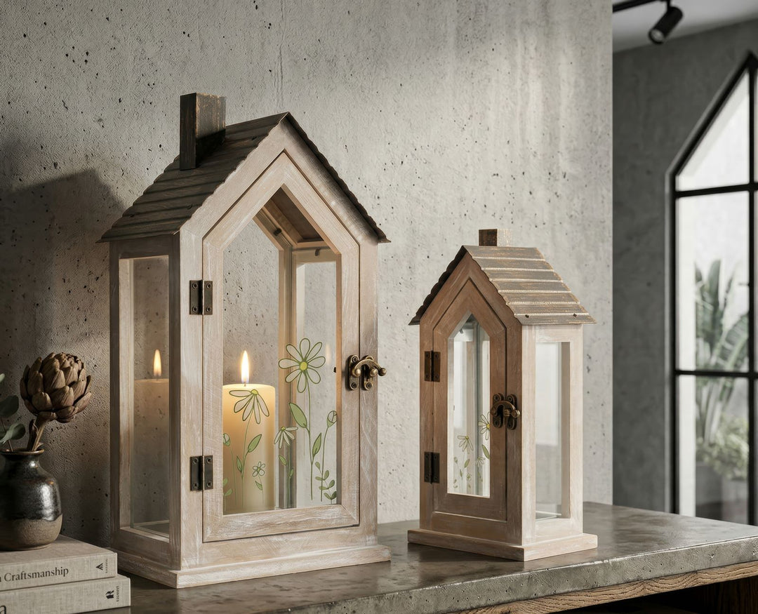 FLOWER LANTERN – Sæt med 2 lanterner i træ (18 x 13 x 36 cm / 12,5 x 8,5 x 25 cm)