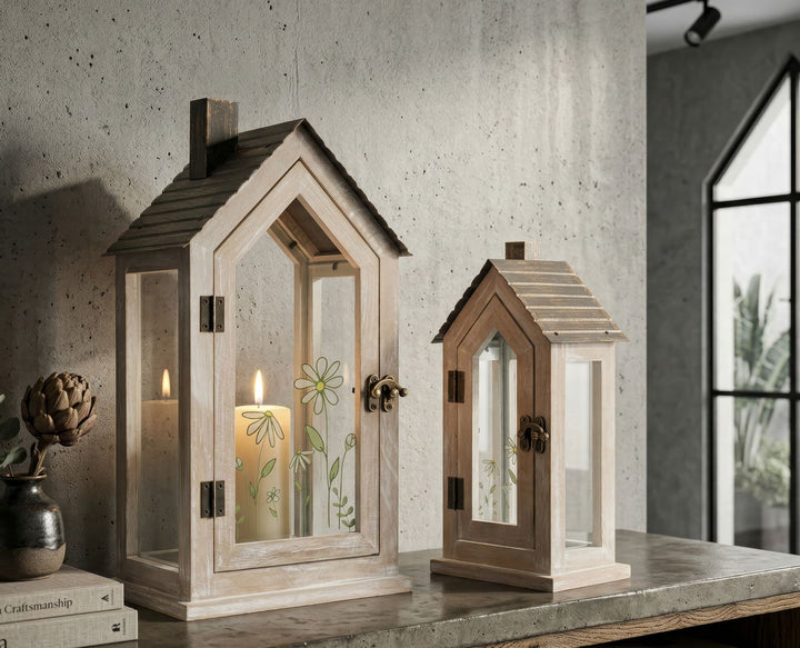 FLOWER LANTERN – Sæt med 2 lanterner i træ (18 x 13 x 36 cm / 12,5 x 8,5 x 25 cm)