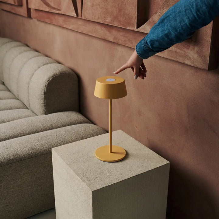 Hugo Amber Gul Genopladelig Bordlampe