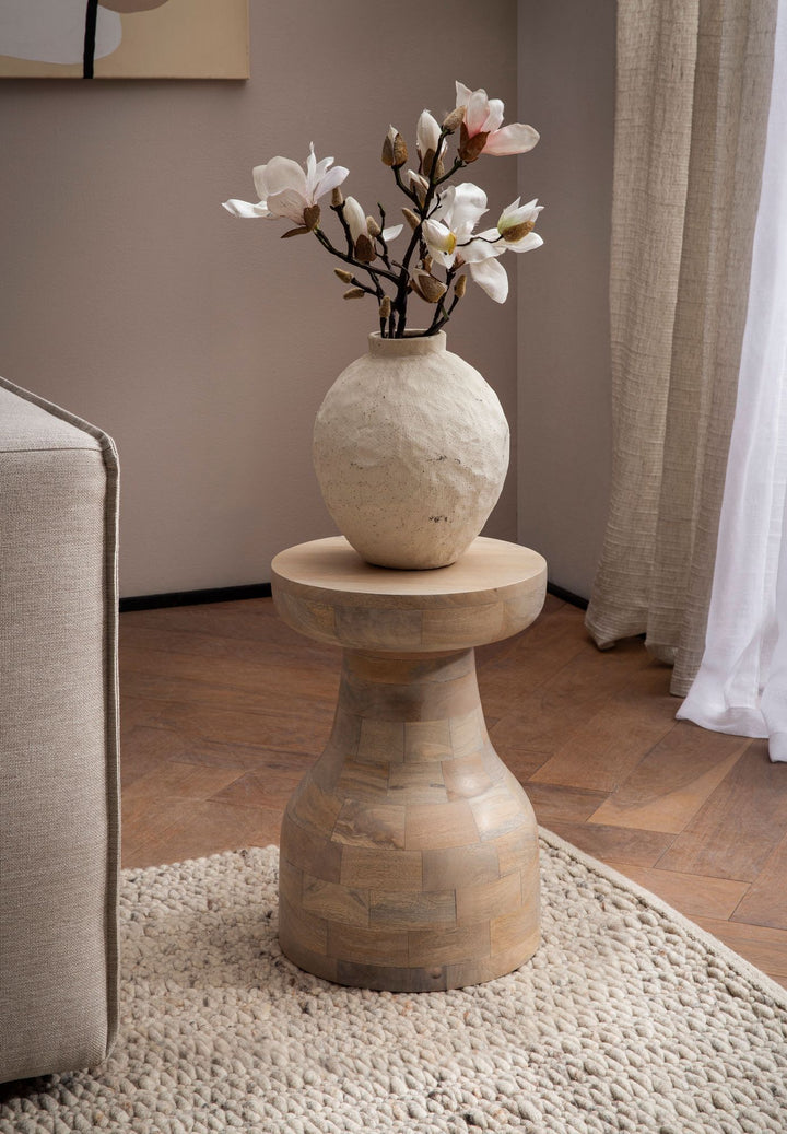 Sidebord i mangotræ, massivt, naturligt bleget, 30x30x42,5 cm, lille lysebrunt rundt sidebord, moderne stuebord, sofabord, højt plantebord