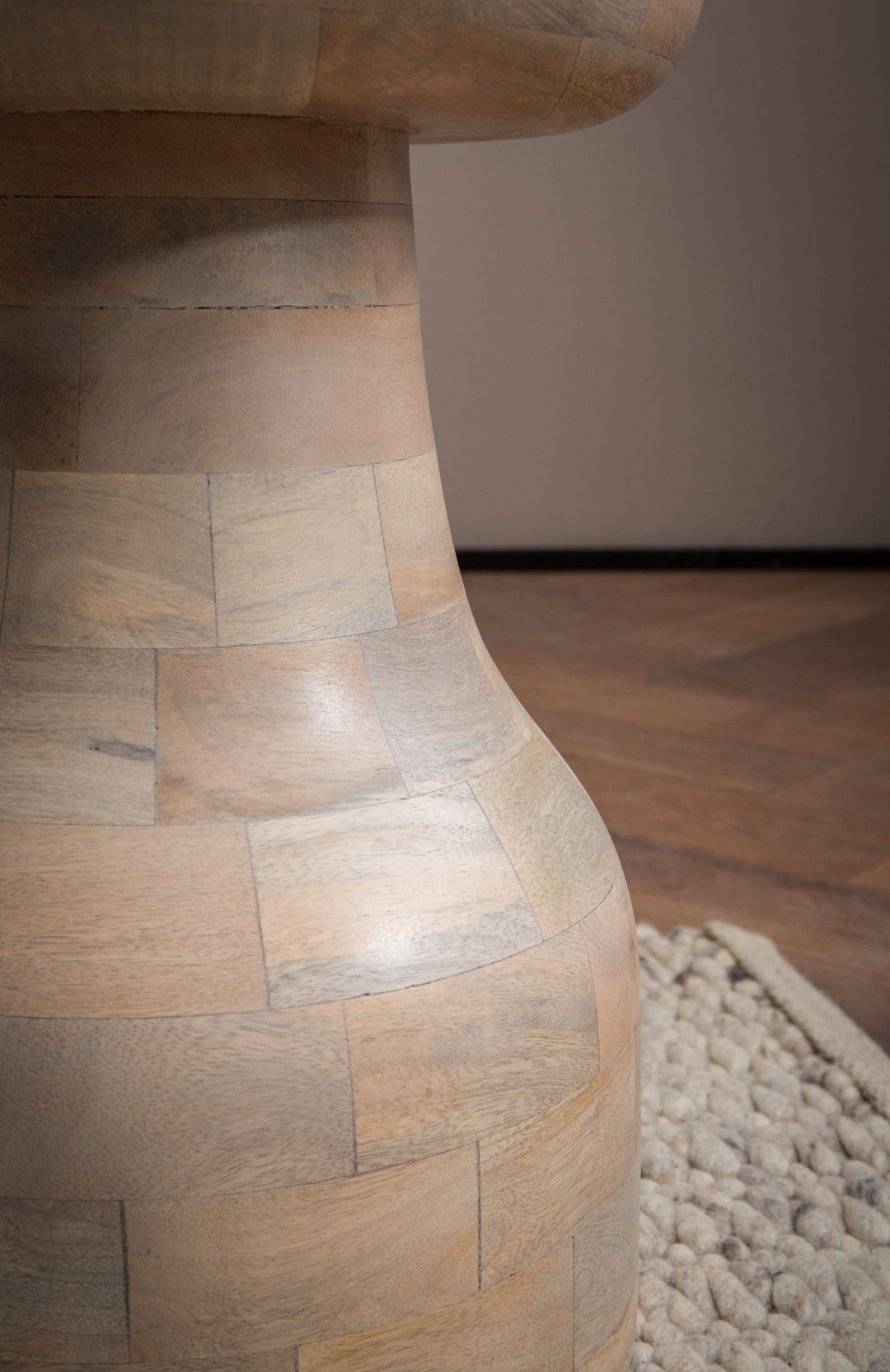 Sidebord i mangotræ, massivt, naturligt bleget, 30x30x42,5 cm, lille lysebrunt rundt sidebord, moderne stuebord, sofabord, højt plantebord