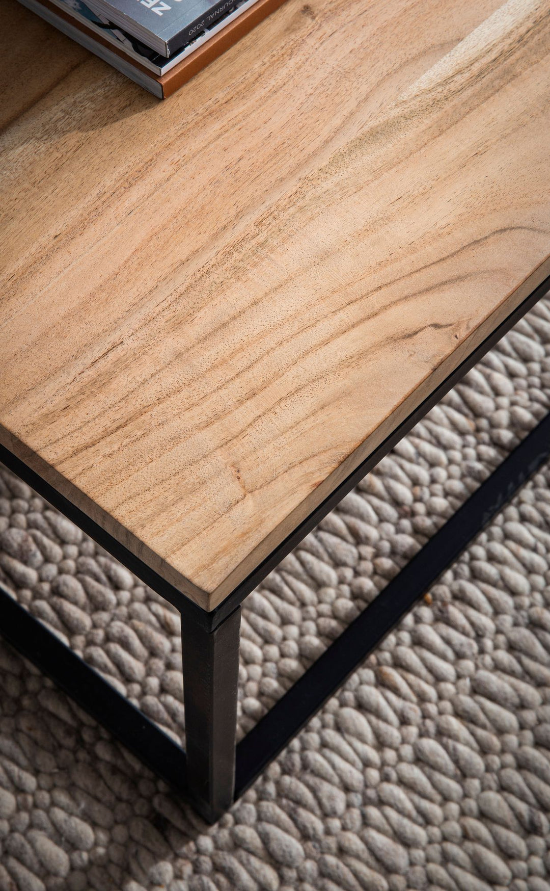 Sofabord 120x60x40 cm, massivt akacietræ, metal sofabord, rektangulært, designer stuebord med naturlig træåring, moderne sofabord til stuen