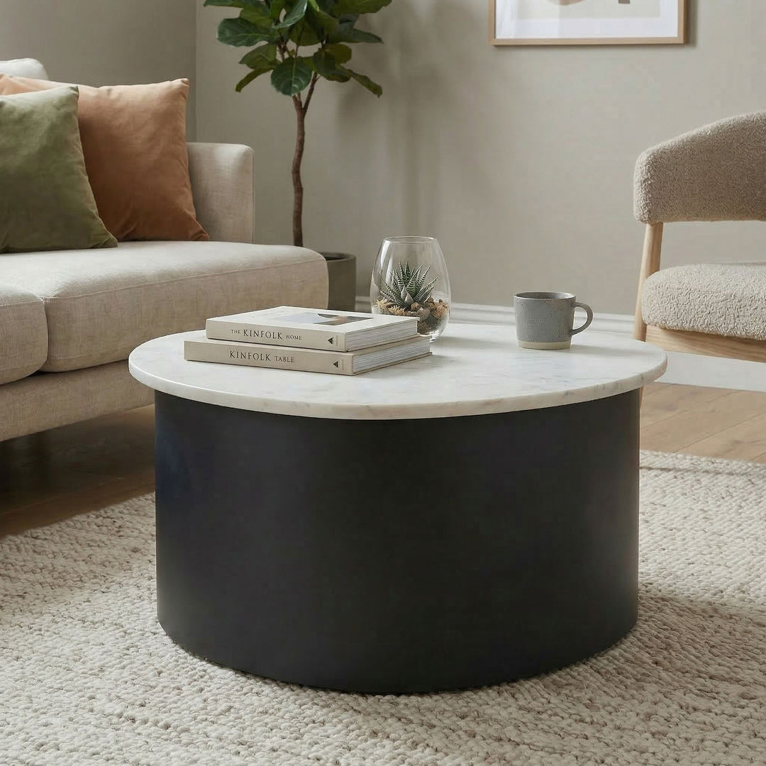 Sofabord 63 cm med Hvid Marmorbordplade – Sort Aluminium i Organisk Design