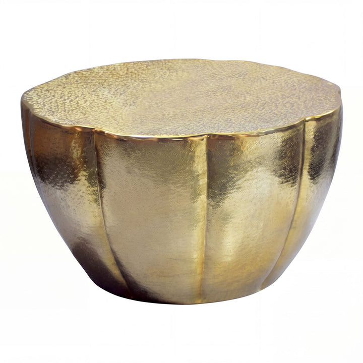Rundt Sofabord 60 cm i Guld Aluminium – Blomsterformet Designbord