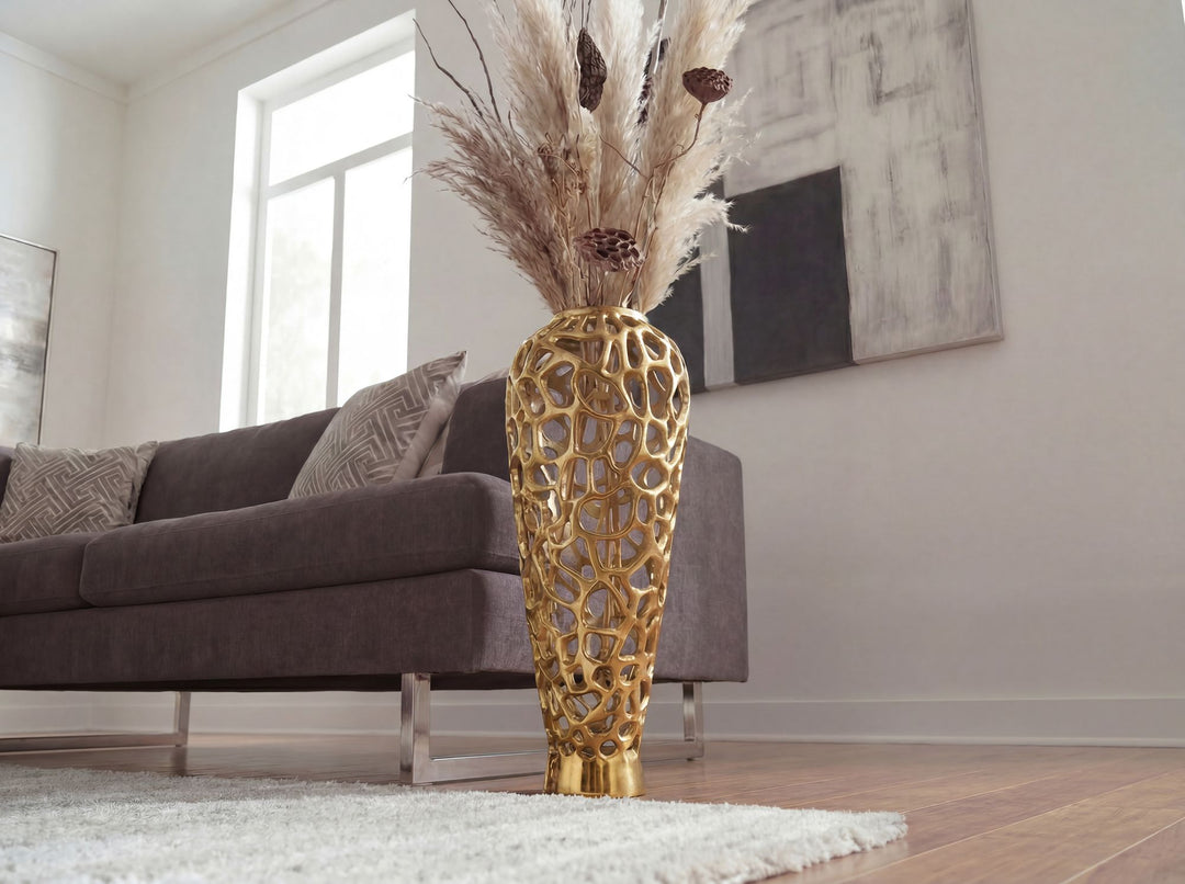Stor Gulvvase 85 cm i Guld Aluminium – XXL Designvase i Metal til Tørrede Blomster