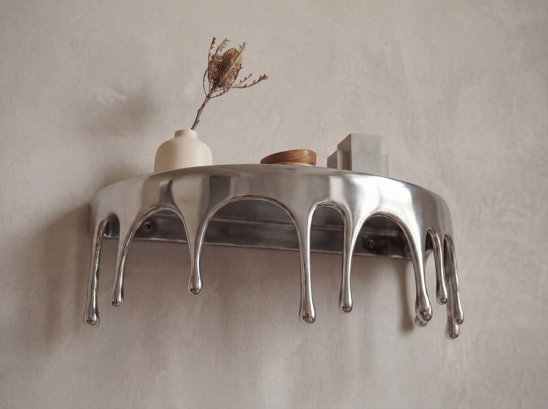 Væghylde 60 cm i Sølvfarvet Aluminium – Moderne Dråbeformet Designhylde