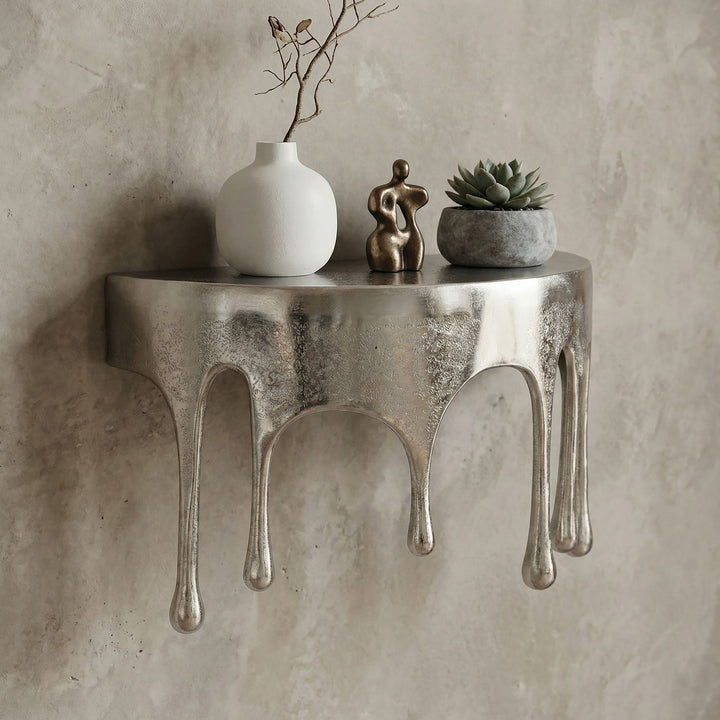 Væghylde 35 cm i Sølvfarvet Aluminium – Dråbeformet Designhylde i Metal