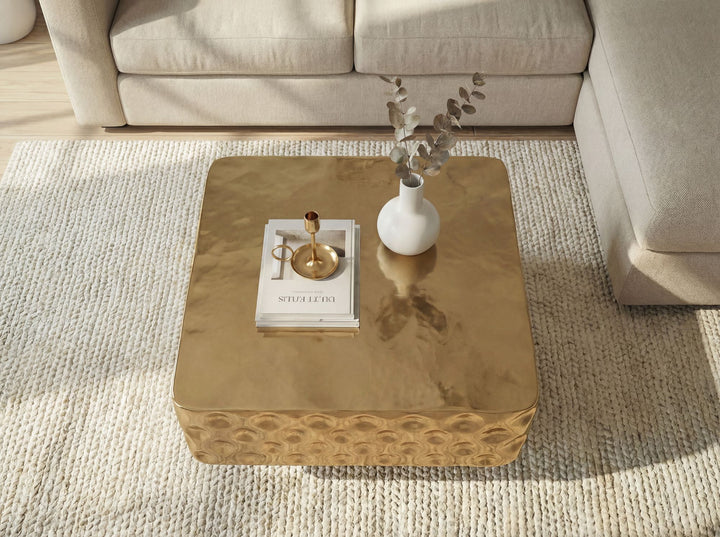 Kvadratisk sofabord i aluminium - 60 x 60 cm - Guldfarvet - Hamret design
