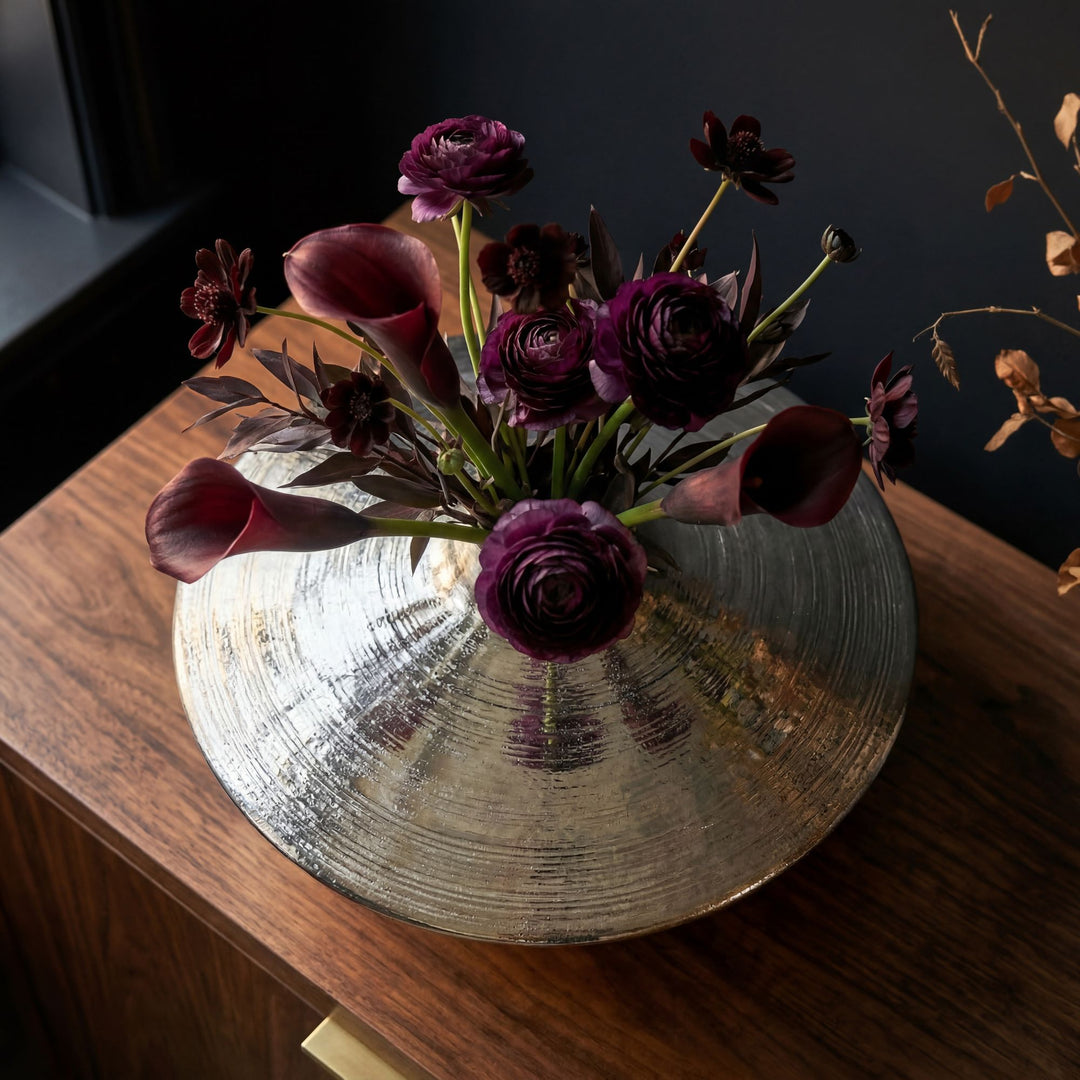 Dekorativ vase i aluminium - 35 cm -  Sølvfarvet - Håndlavet