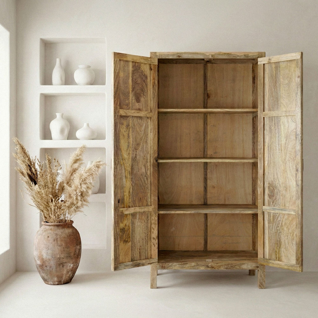 Håndlavet skab i massivt træ, natur-inspireret design, 180cm - højt stueskab - landligt multifunktionelt skab