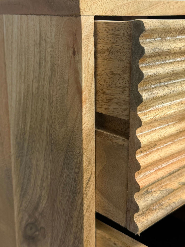 Håndlavet skænk i massivt træ 160cm - kommode med 2 låger og 3 skuffer