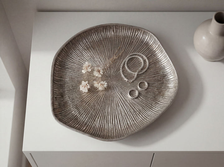 Dekorationsskål i sølvfarvet aluminium 40 cm – organisk designskål i metal – dekorationsfad med ben til bord – smykke- og dekorationsskål – håndlavet boligdekoration