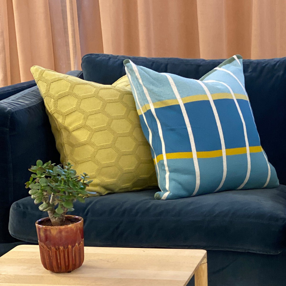 Alvin Pillow Blue, blød jacquardstrikket bomuld