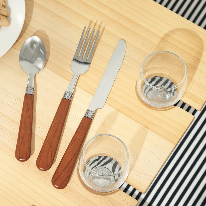 Willow picnickurv til 4 personer med picnictæppe, bestiksæt, flaskeåbner, lysebrun