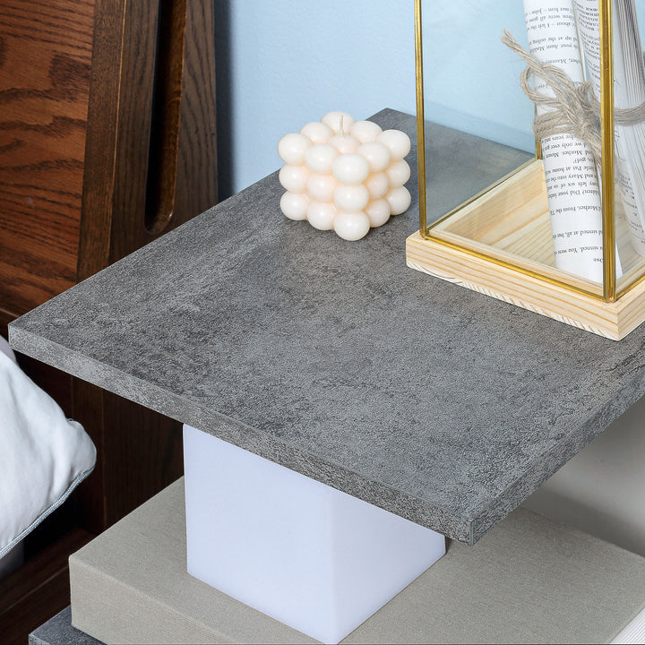 Sengebord med 4 hjul og 3 hylder, 35 x 30 x 66 cm, grå og hvid