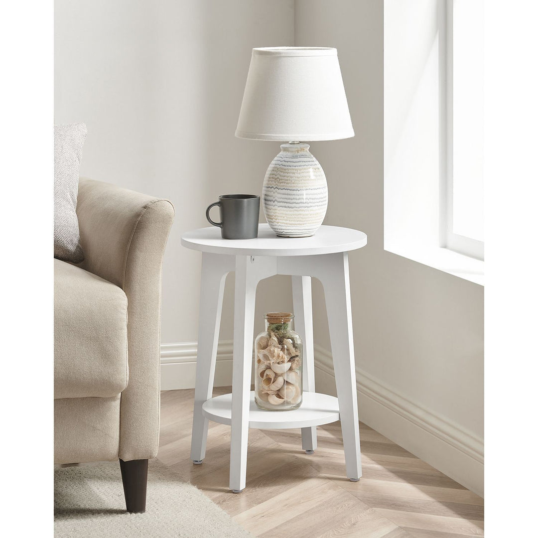 Stilfuldt og funktionelt sidebord med hvid finish