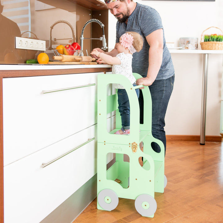 Køkkentrappe / montessori-læringstårn: bord, stol og trappe i ét til barn, grøn