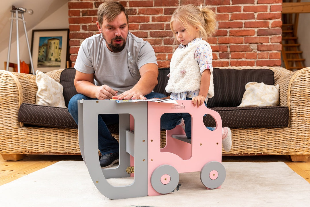 Køkkentrappe / montessori-læringstårn: bord, stol og trappe i ét til barn, pink og grå