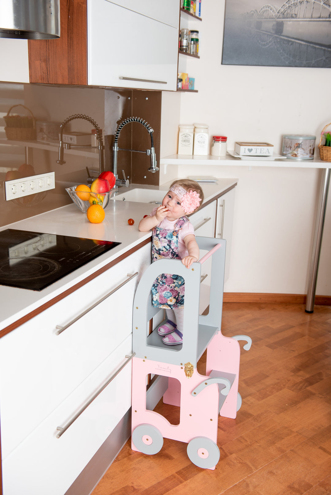 Montessori køkkentrappe til barn, pink og grå