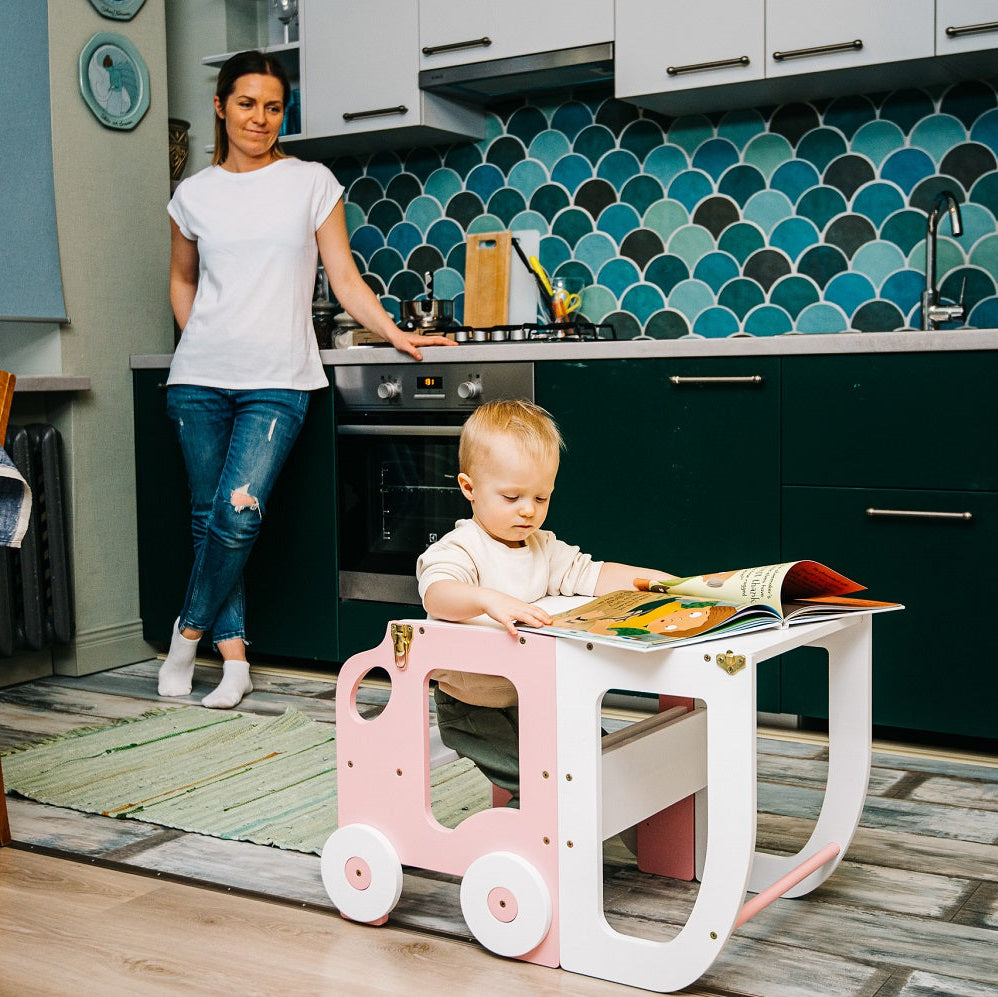 Køkkentrappe / montessori-læringstårn: bord, stol og trappe i ét til barn, hvid og pink