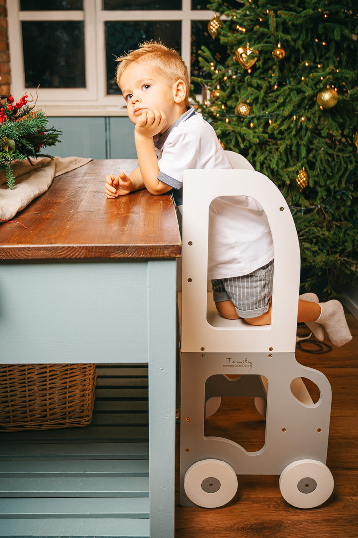 Køkkentrappe / montessori-læringstårn: bord, stol og trappe i ét til barn, hvid og grå